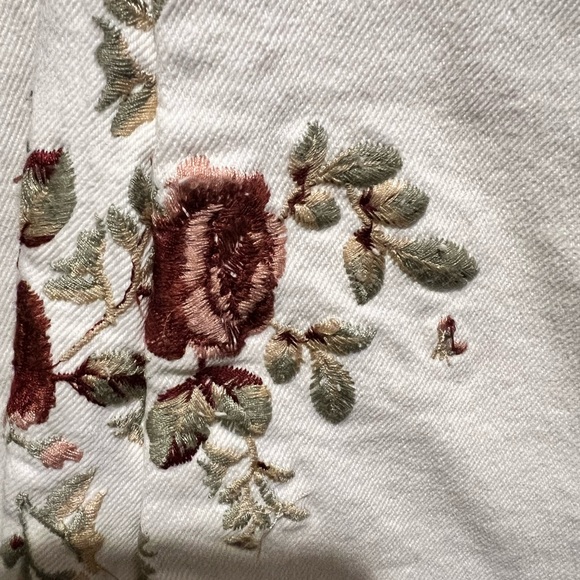 Never worn.  Size 31 Driftwood white embroidered jeans with tag. - Picture 9 of 10